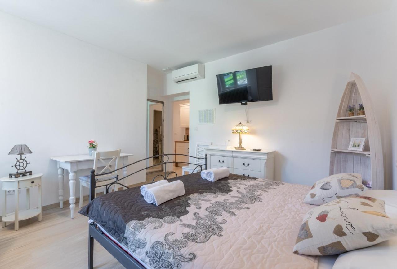 Studios & Room Poesia Split Exterior photo