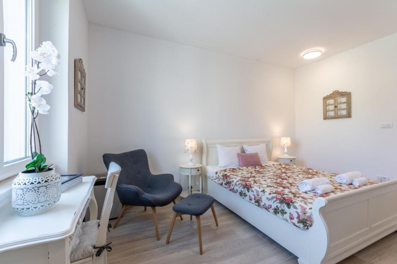 Studios & Room Poesia Split Exterior photo